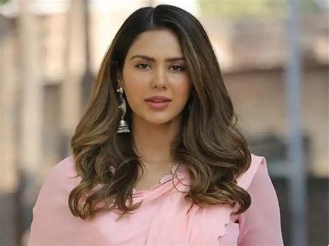 Sonam Bajwa biography, family, age, height, boyfriend, Net worth。